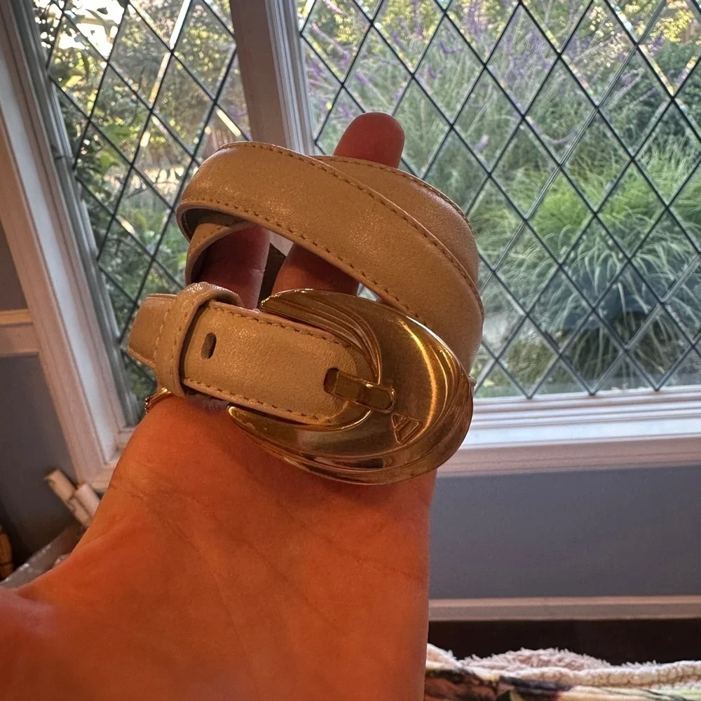 Vintage Liz Claiborne White leather Gold Buckle Leather Belt